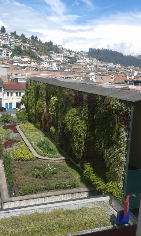 Hostal Mediodia Quito Bagian luar foto