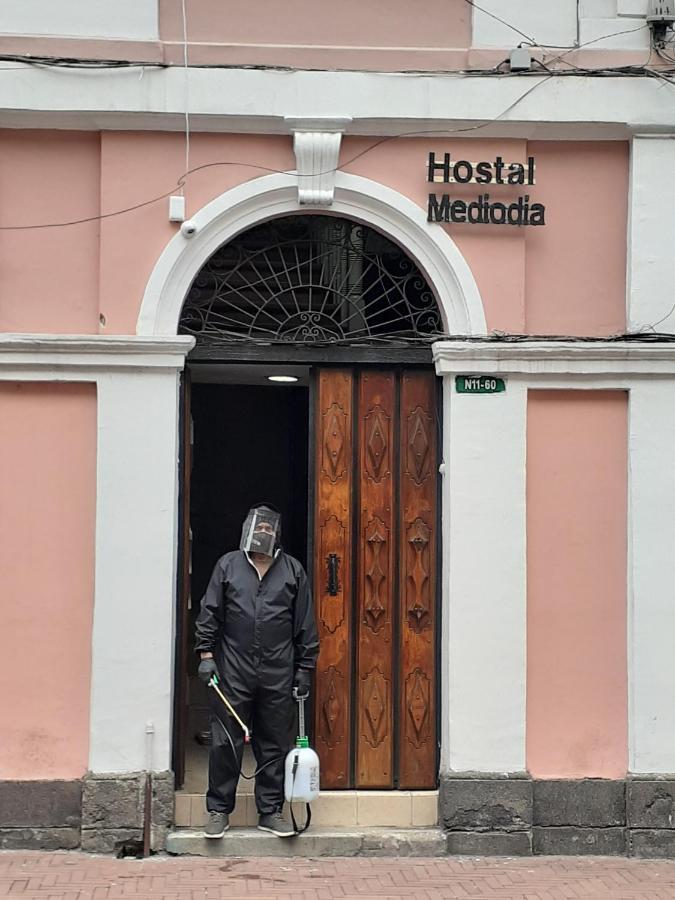 Hostal Mediodia Hostel Quito Bagian luar foto