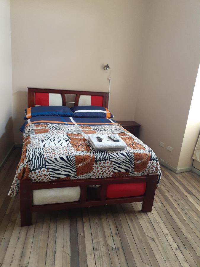 Hostal Mediodia Quito Bagian luar foto
