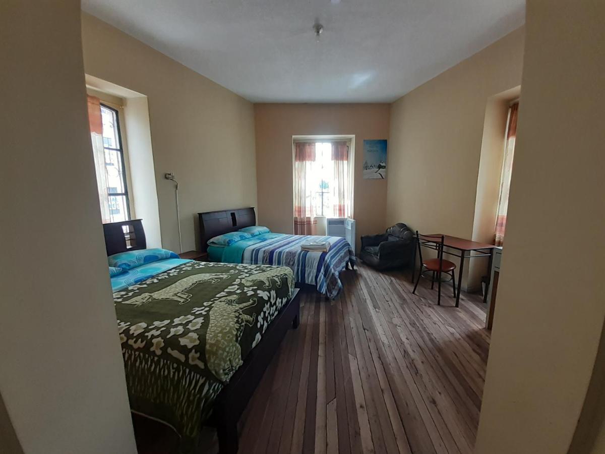 Hostal Mediodia Quito Bagian luar foto