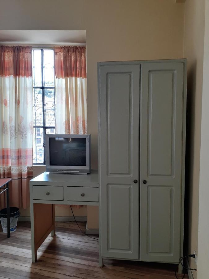 Hostal Mediodia Quito Bagian luar foto