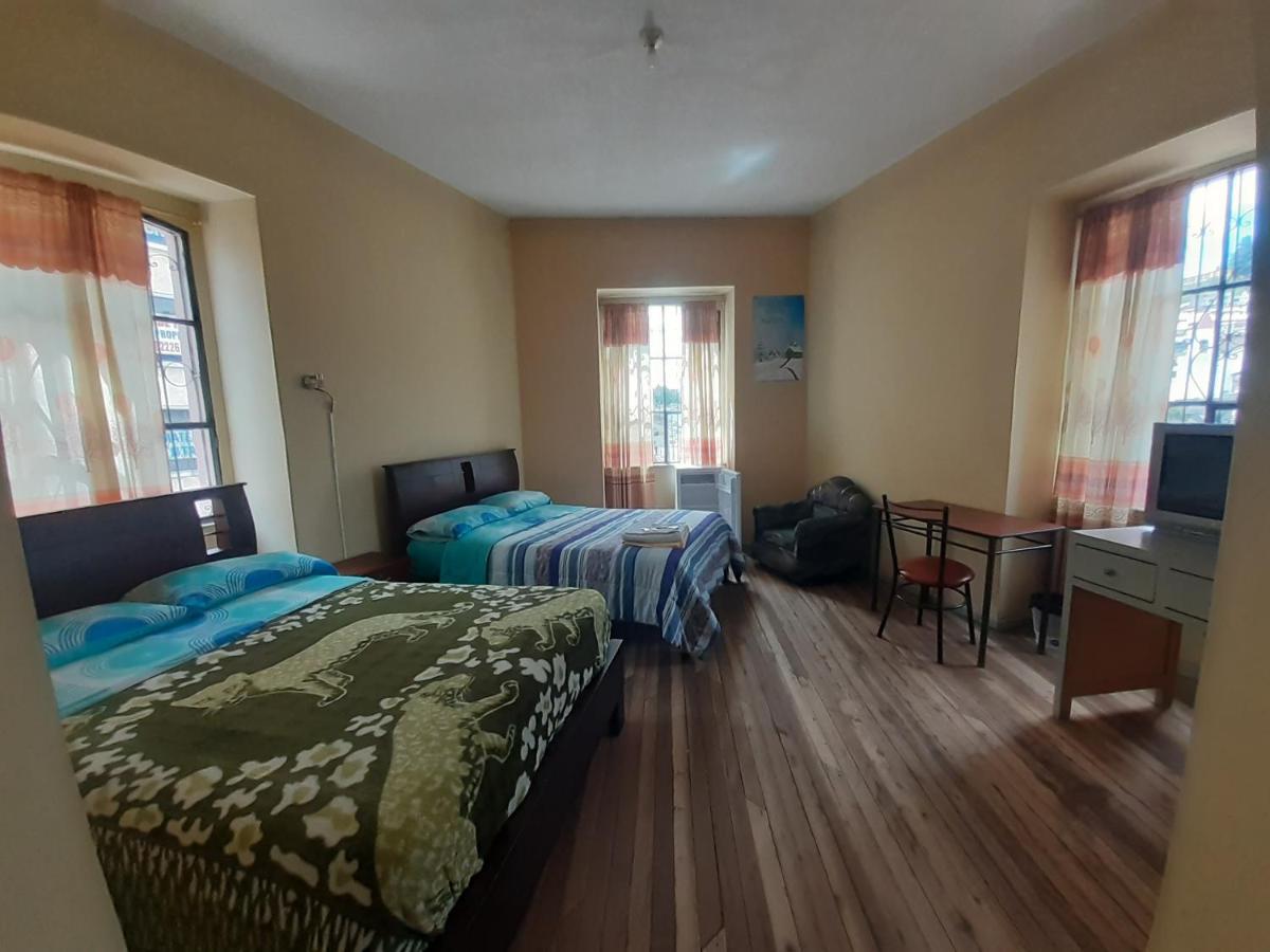 Hostal Mediodia Quito Bagian luar foto
